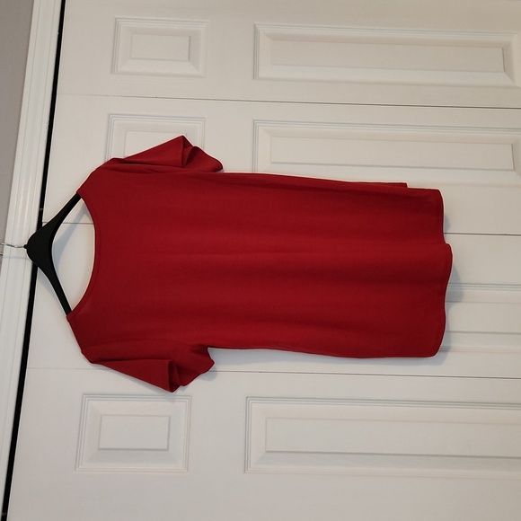 LuLaRoe Red Classic Tee - Picture 3 of 3